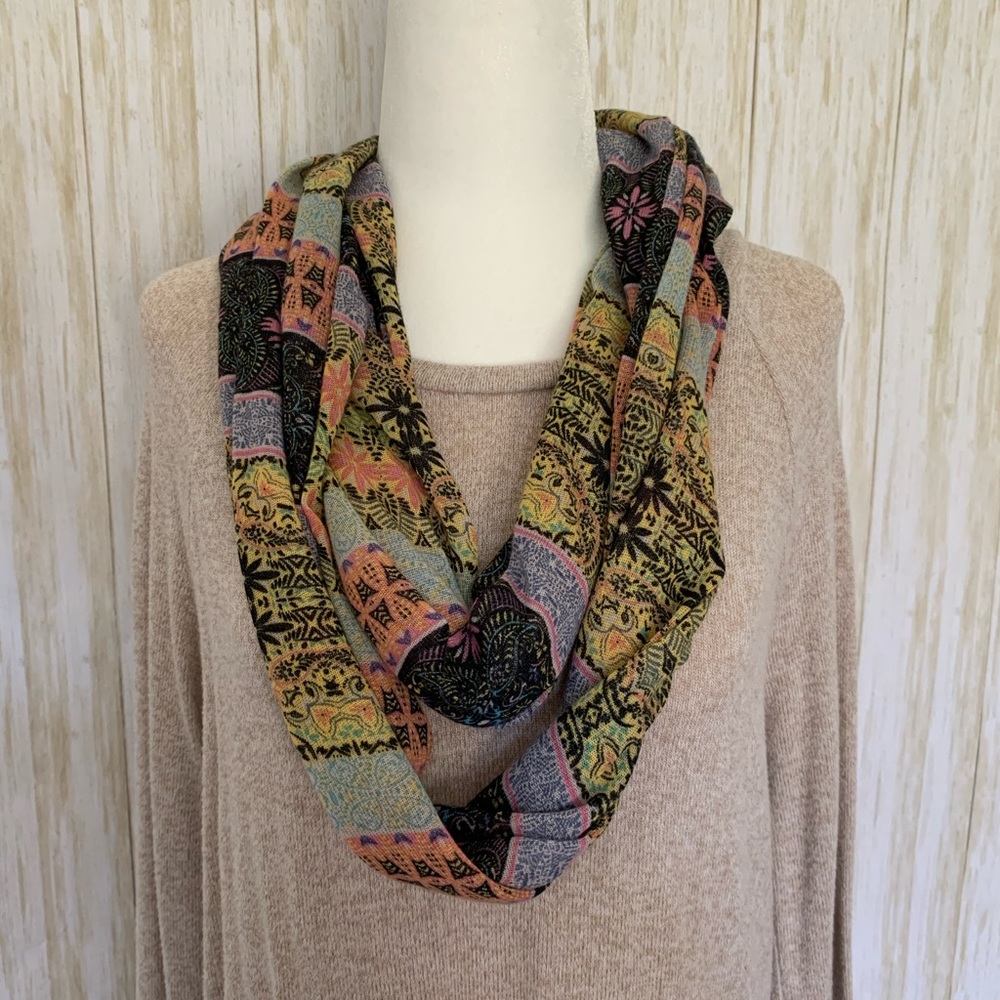 Multicolor infinity scarf